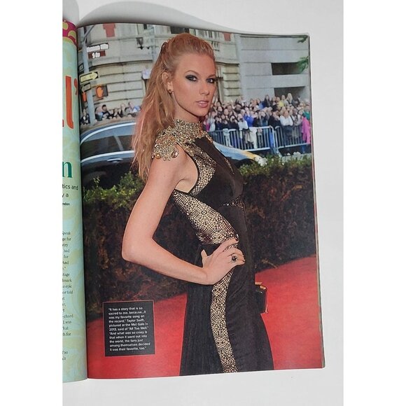 Taylor Swift Magazine "The Life Of A Showgirl" Collectors Edition 2025 - Picture 5 of 6